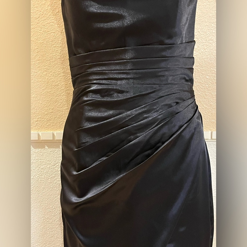 Prom/ Bridesmaid/ Evening dress w/ side ruching & a slit. Black satin. Padded. M - Picture 3 of 12